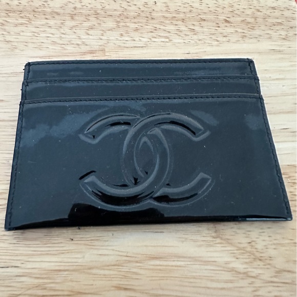 CHANEL CC Flower Camellia Patent Leather Card Holder - Picture 2 of 7